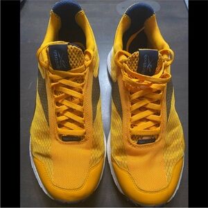 Preowned men’s Reebok speed trainer 2. Size 10.5.